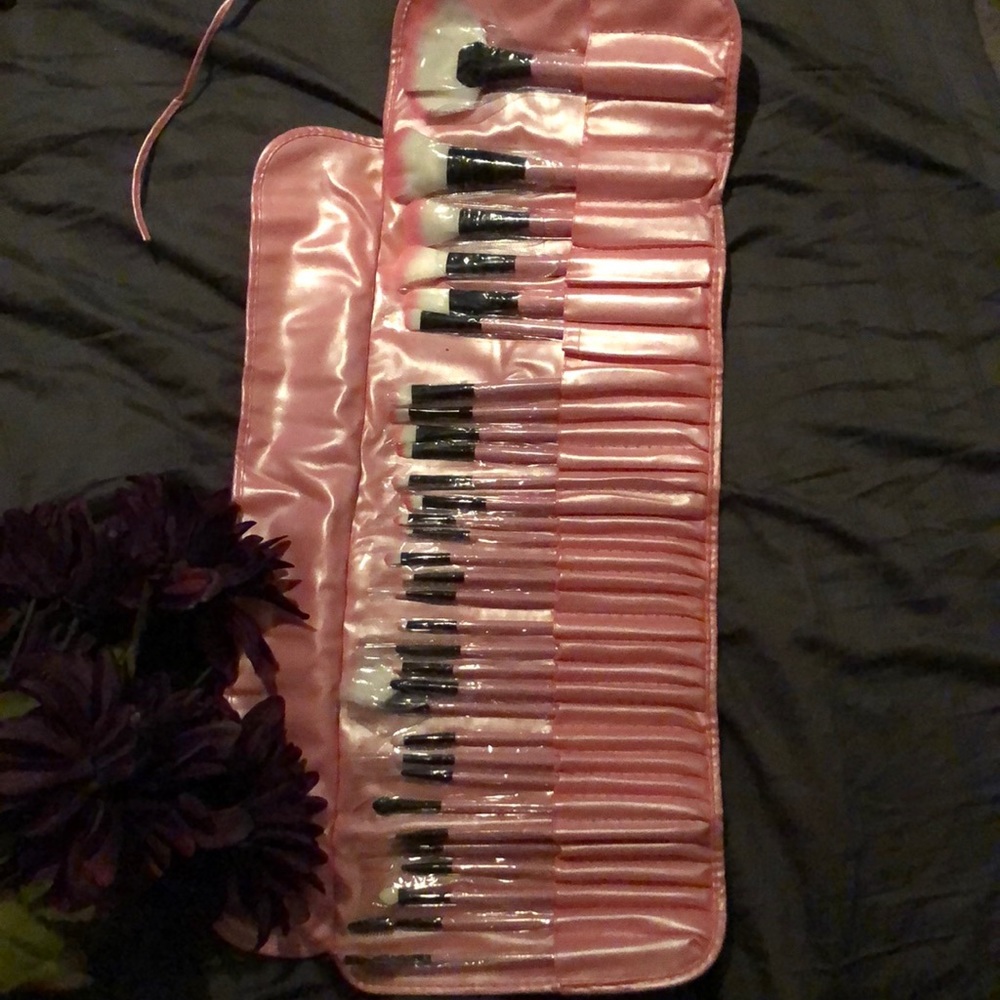 32 Piece Make-up brush kit brand new - Picture 3 of 7